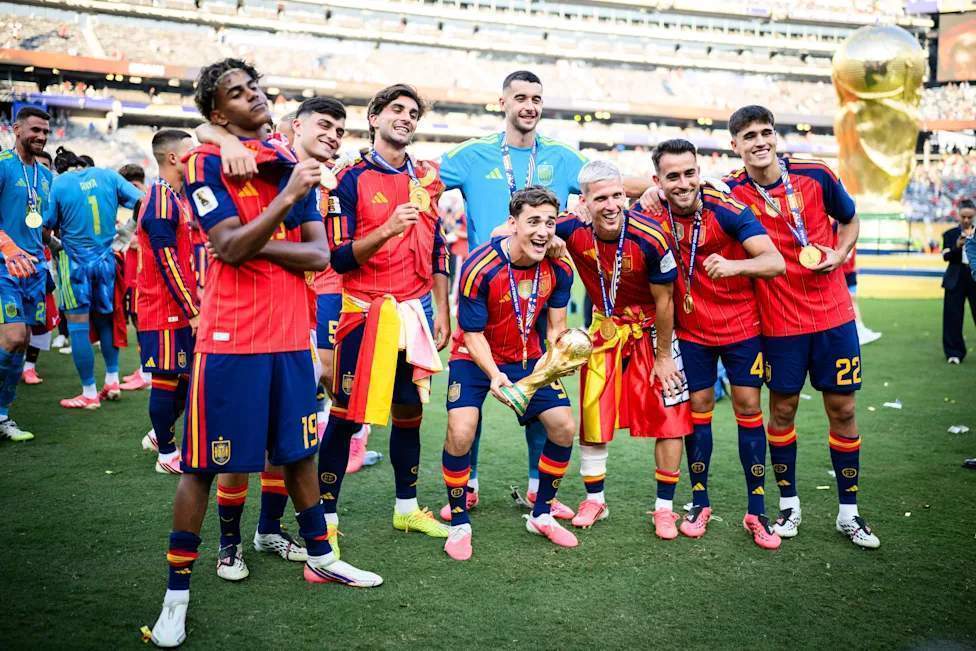 Pemain Barcelona jalani sesi latihan pramusim di bawah arahan Hansi Flick