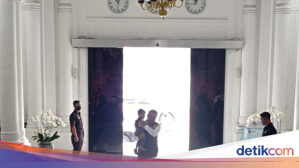 Sah Jadi Anak, Perjuangan Ridwan Kamil Angkat Arkana Dikabulkan PA