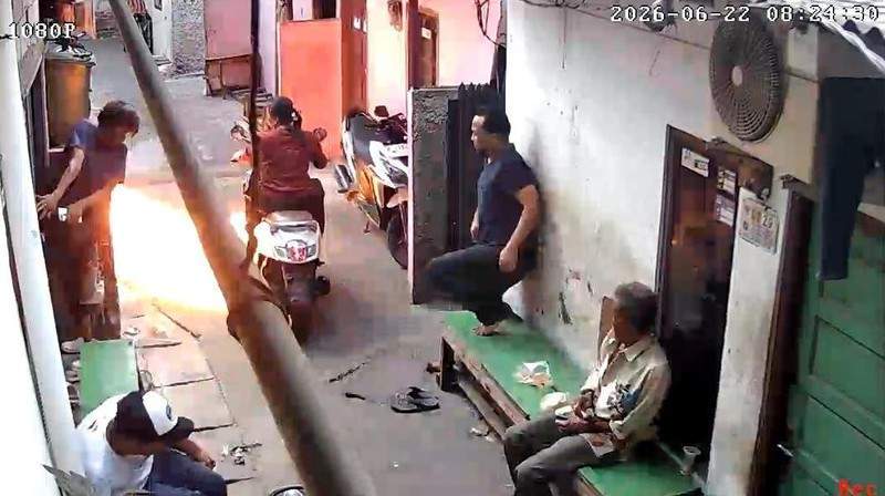 Polisi mengamankan pelaku pelempar bom molotov salah sasaran di Koja Jakarta Utara