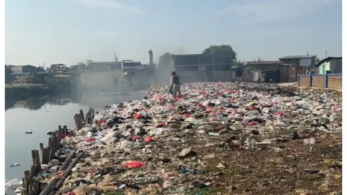 Buang Sampah Sembarangan di Jaksel, Pria Ini Kena Denda Rp500 Ribu