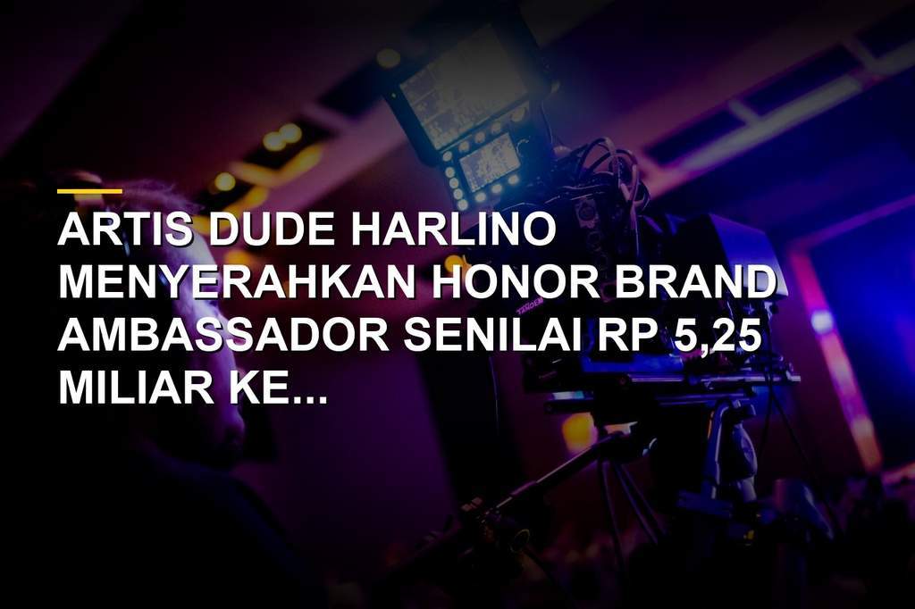 Aktor Dude Harlino saat memberikan keterangan terkait pengembalian honor brand ambassador PT Dana Syariah Indonesia