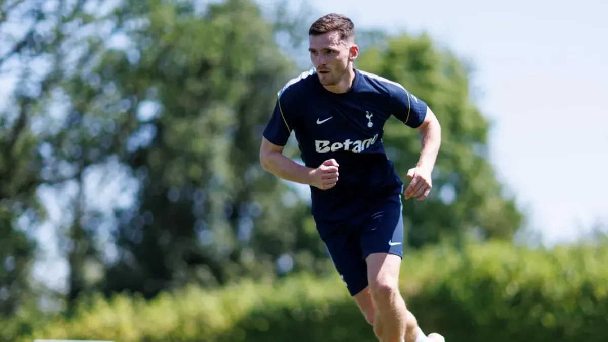 Andy Robertson berbicara tentang kepindahannya ke Tottenham Hotspur dan peran Roberto De Zerbi