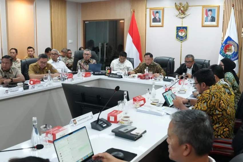 Mendagri Tito Minta K/L Terbuka Soal Anggaran Rehab Rekon Sumatra