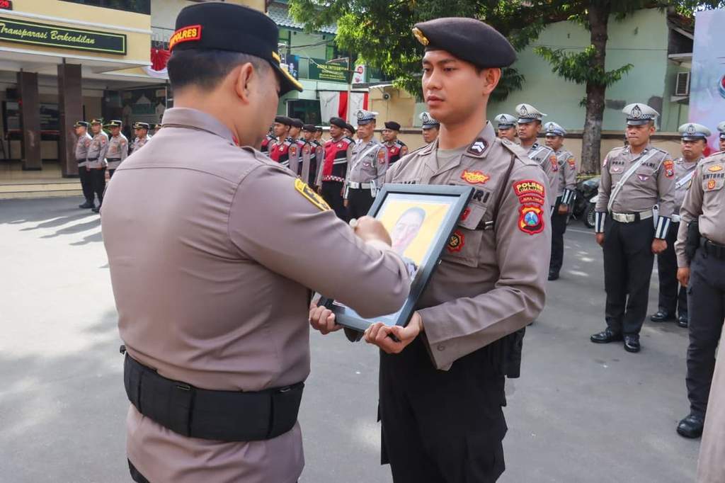 Anggota Polres Lumajang Aiptu DK dipecat dan jadi buronan kasus penipuan mobil