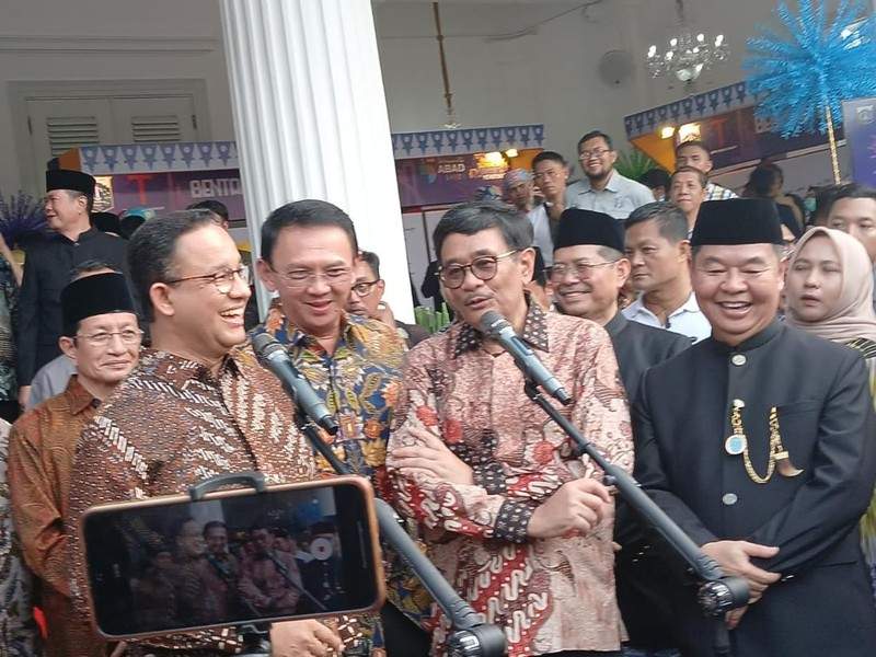 Anies Baswedan dan Basuki Tjahaja Purnama di Balai Kota Jakarta