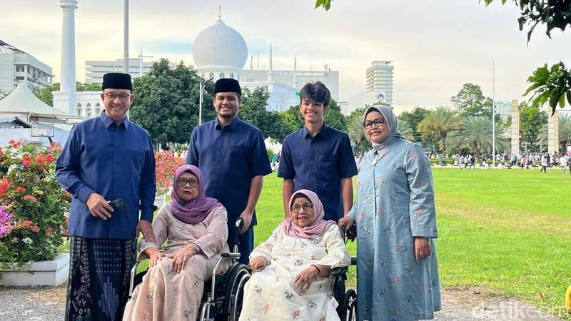 Anies Baswedan menggelar open house Lebaran Idul Fitri di kediamannya di Lebak Bulus