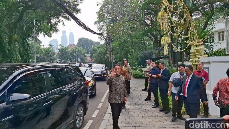 Anies Baswedan menghadiri pernikahan anak Pramono Anung di Rumah Dinas Gubernur Jakarta Pusat
