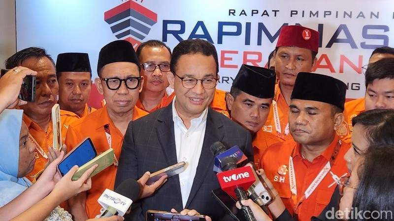 Anies Baswedan saat menghadiri acara Rapimnas ormas Gerakan Rakyat