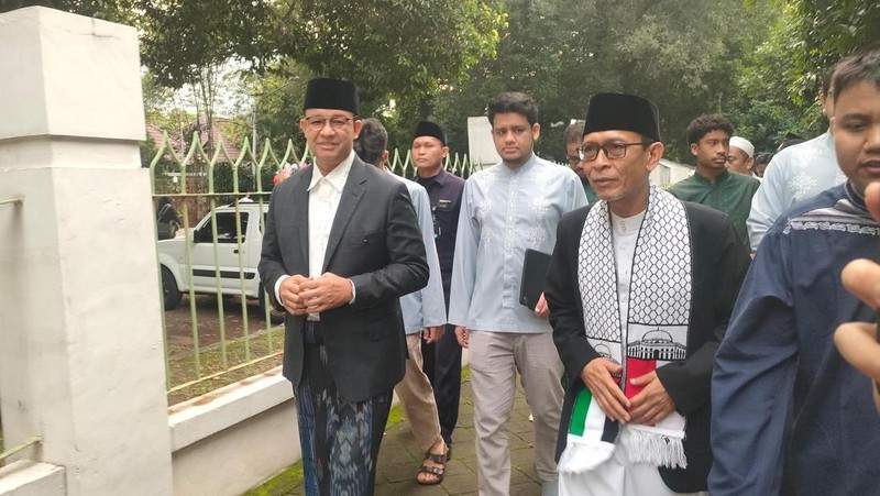 Anies Baswedan saat menyampaikan khutbah Salat Idul Adha di Masjid Agung Al Azhar Jakarta