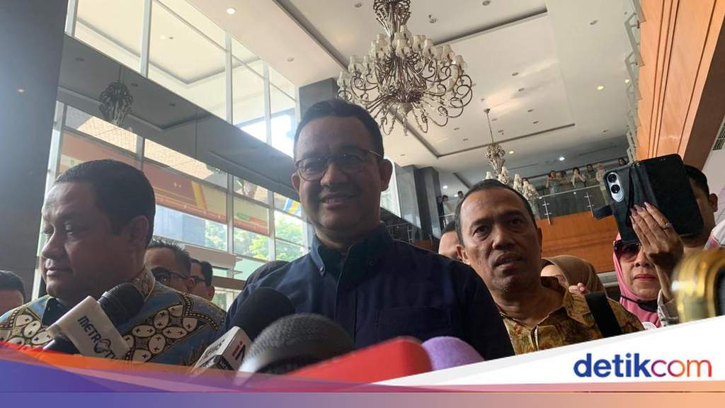 Anies Baswedan tiba di Pengadilan Negeri Jakarta Pusat untuk menghadiri sidang Tom Lembong