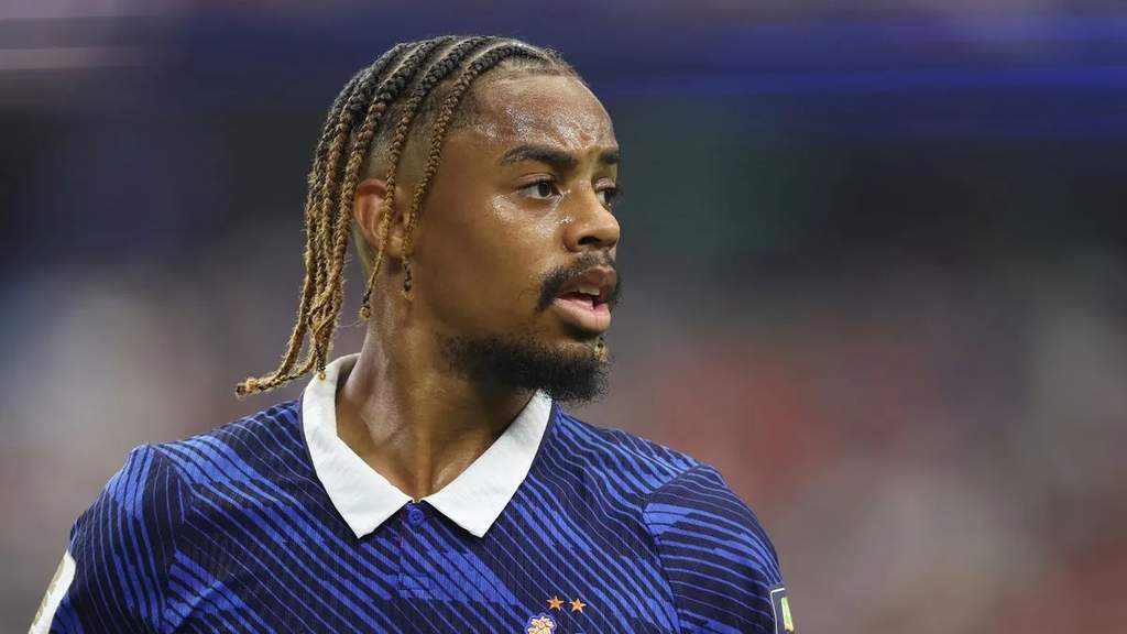 Winger PSG Bradley Barcola menjadi target transfer Liverpool dan Arsenal