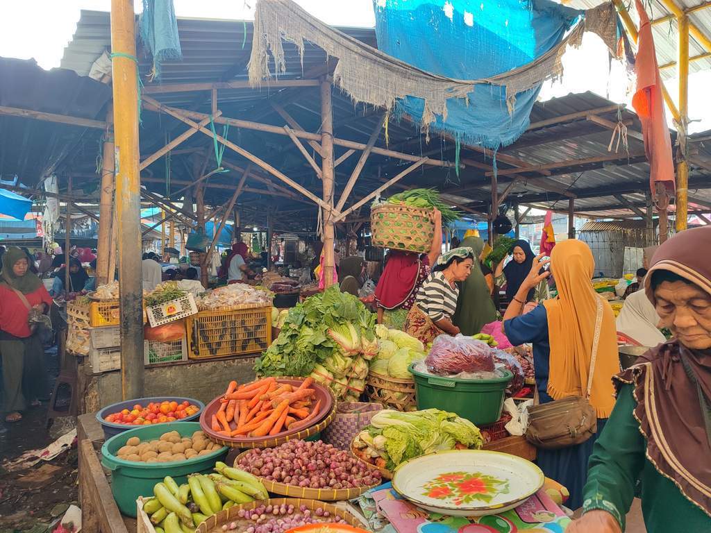 Disdag Mataram Dorong Pedagang Pasar Sediakan Kantong Sampah Mandiri