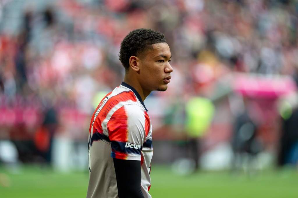Kiper Muda Bayern Munich Leonard Prescott Absen Lama Akibat Cedera