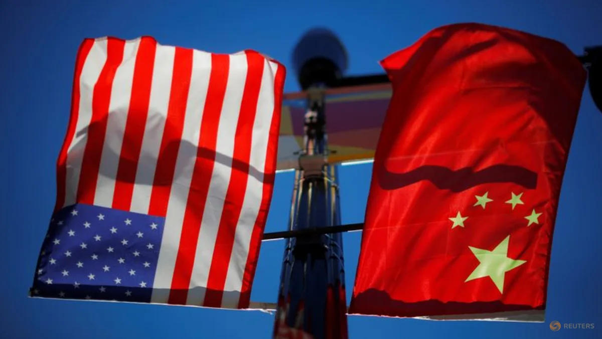 Bendera Amerika Serikat dan China berkibar berdampingan di kawasan Chinatown, Massachusetts