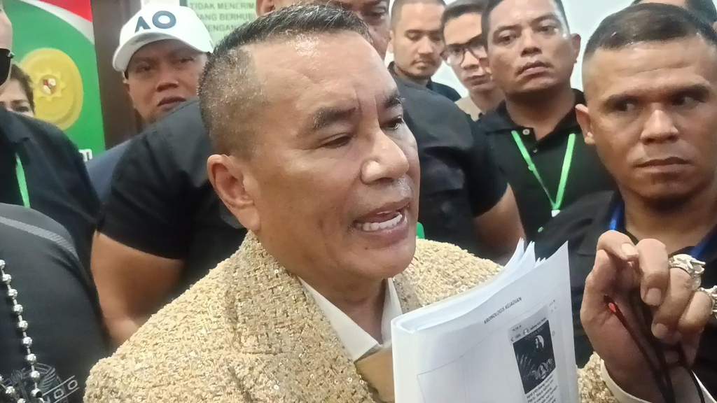 Hotman Paris mundur dari kuasa hukum Febrie Adriansyah untuk berobat ke Singapura