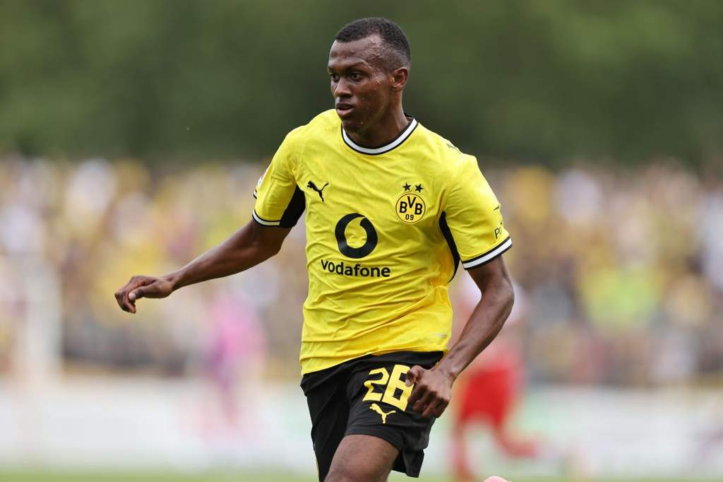 Pemain Borussia Dortmund merayakan gol debut Justin Lerma dalam laga pramusim melawan Oberhausen
