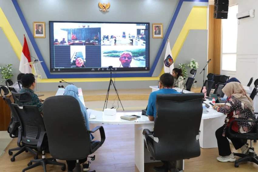Kepala BSKDN Kemendagri Yusharto Huntoyungo dalam rakor penguatan inovasi daerah bersama Uncen