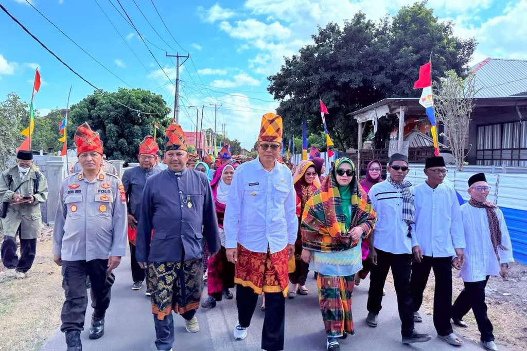 Bupati Sumbawa Syarafuddin Jarot menghadiri acara tradisi adat Nuja Rame di Desa Lamenta