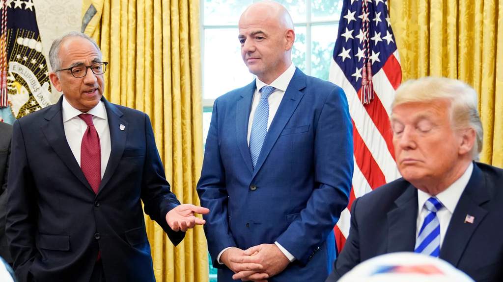 Penasihat Infantino Mundur, Sebut Proyek FIFA Merugikan Sepak Bola