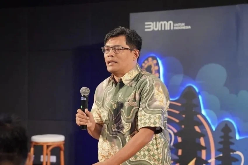 Generasi muda mengakses konten dakwah dan belajar agama melalui layar ponsel pintar