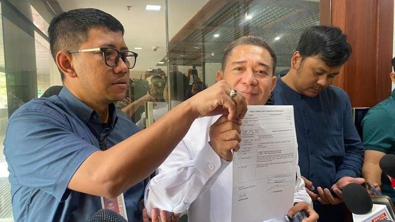 Deddy Sitorus anggota DPR Fraksi PDIP saat memberikan pernyataan terkait laporan KWP ke MKD