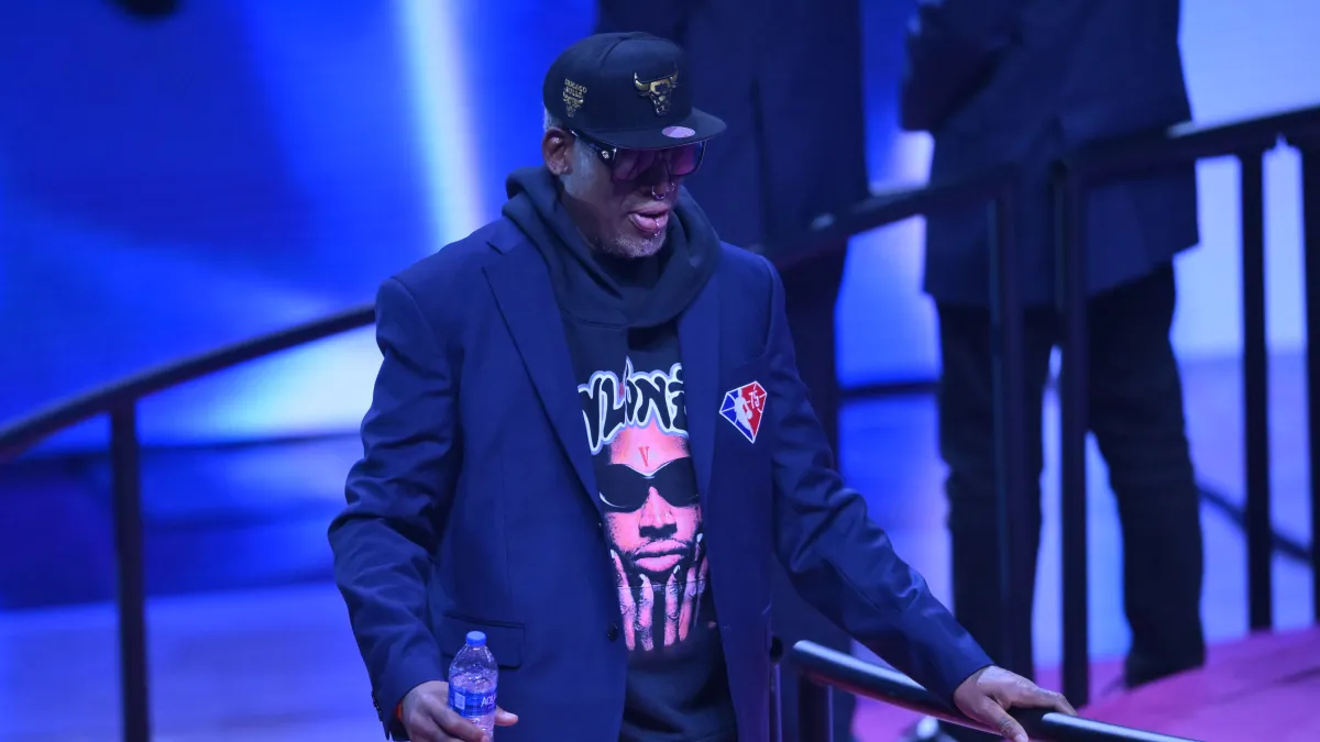 Dennis Rodman saat memberikan pernyataan mengenai LeBron James di NBA