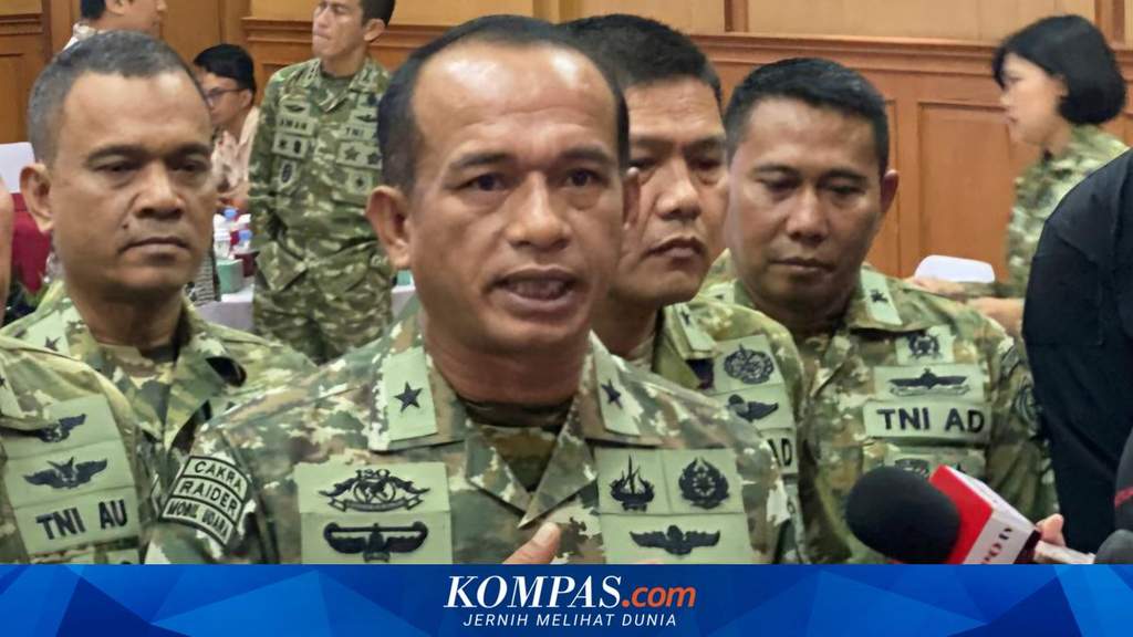 Deretan Panser Anoa TNI terparkir di kawasan Monas untuk latihan HUT RI ke-81