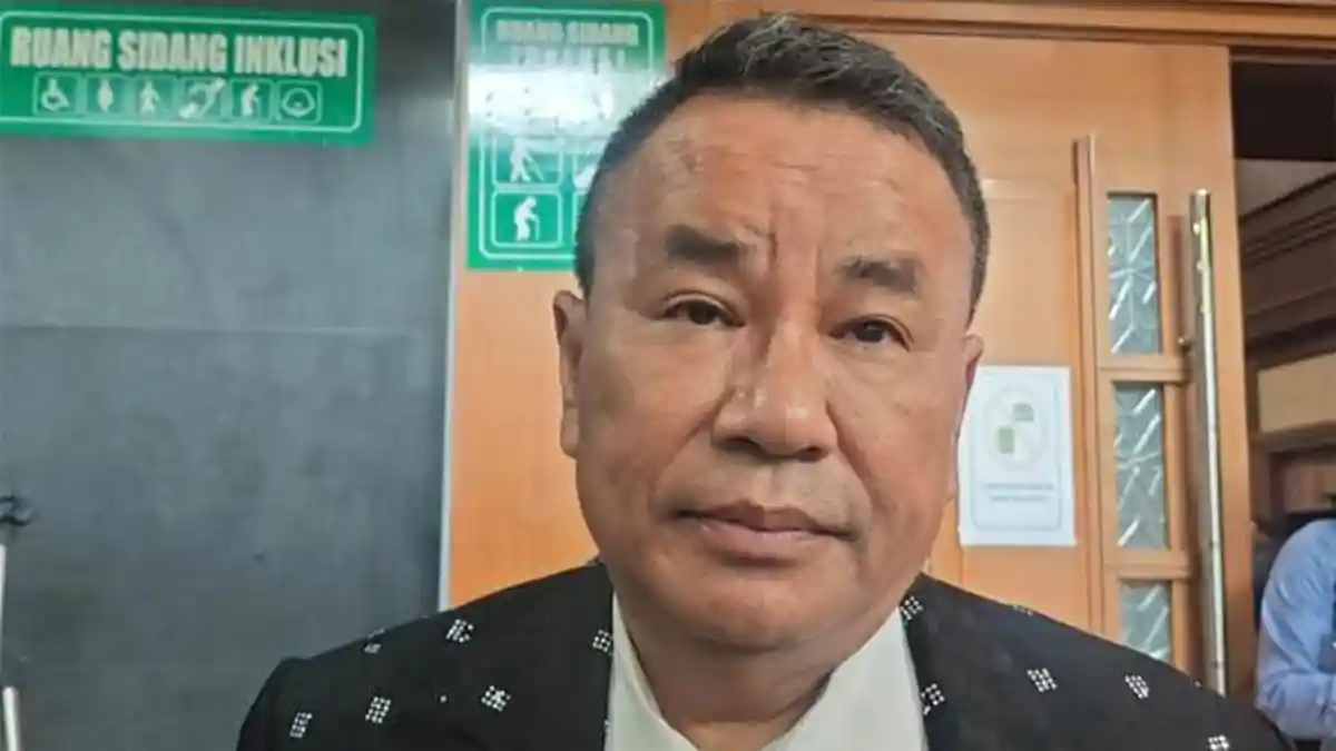 Hotman Paris Hutapea saat memberikan keterangan pers mengenai pengunduran dirinya