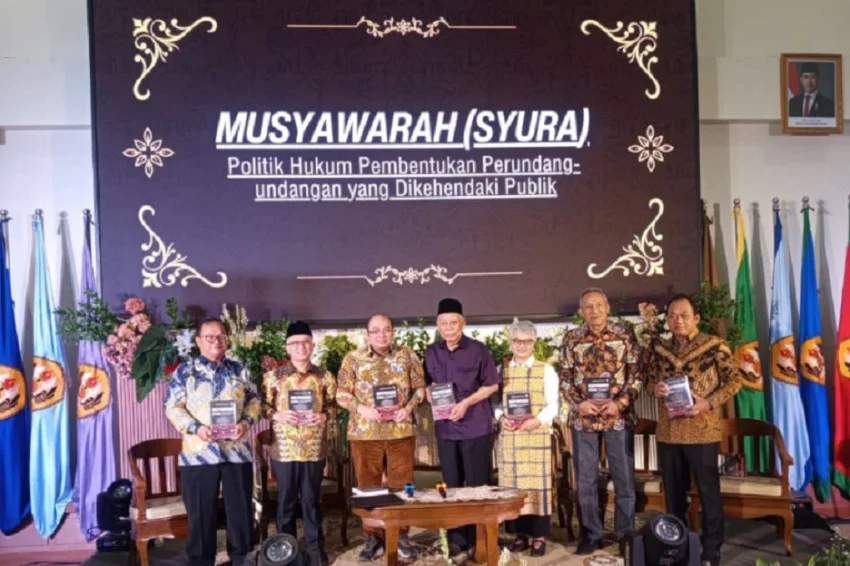 Diskusi akademik dan bedah buku di Fakultas Hukum Unpad Bandung tentang musyawarah dan regulasi berpihak rakyat