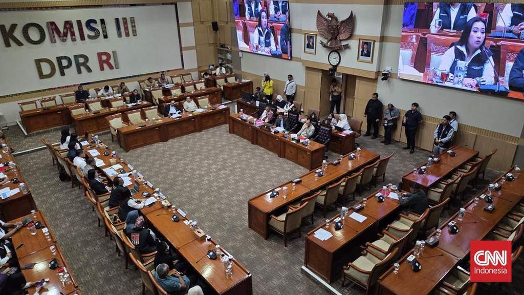 Suasana audiensi Komisi III DPR membahas kasus dugaan kriminalisasi pedagang BBM eceran di Lampung