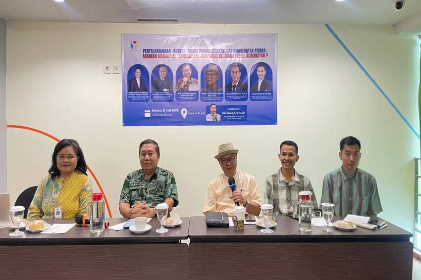 Petugas kepolisian saat melakukan proses penyidikan terkait penyitaan aset perkara penyamaran harta