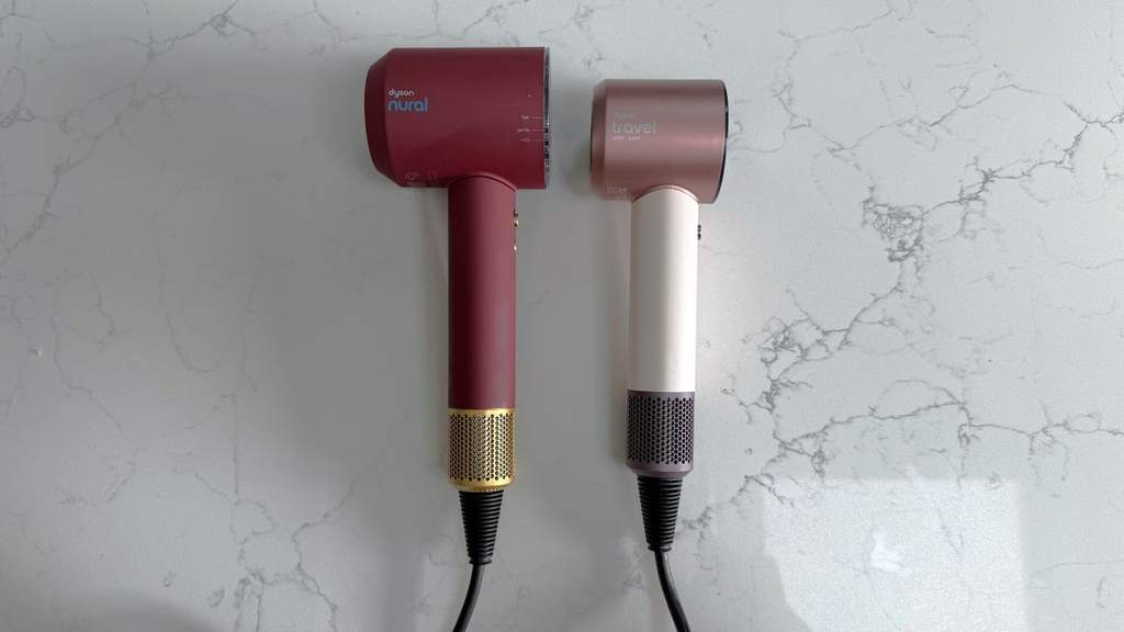 Perbandingan Dyson Supersonic Travel vs Supersonic Nural pengering rambut premium