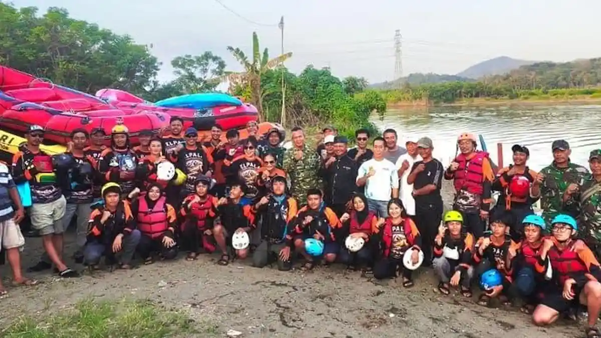 Ekspedisi Cicatih Rekam Penurunan Debit Sungai Akibat Kemarau