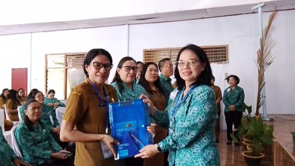 Ketua TP PKK Kota Bitung Ellen Honandar Sondakh membuka Lomba PKK 2026 di Ranowulu dan Matuari
