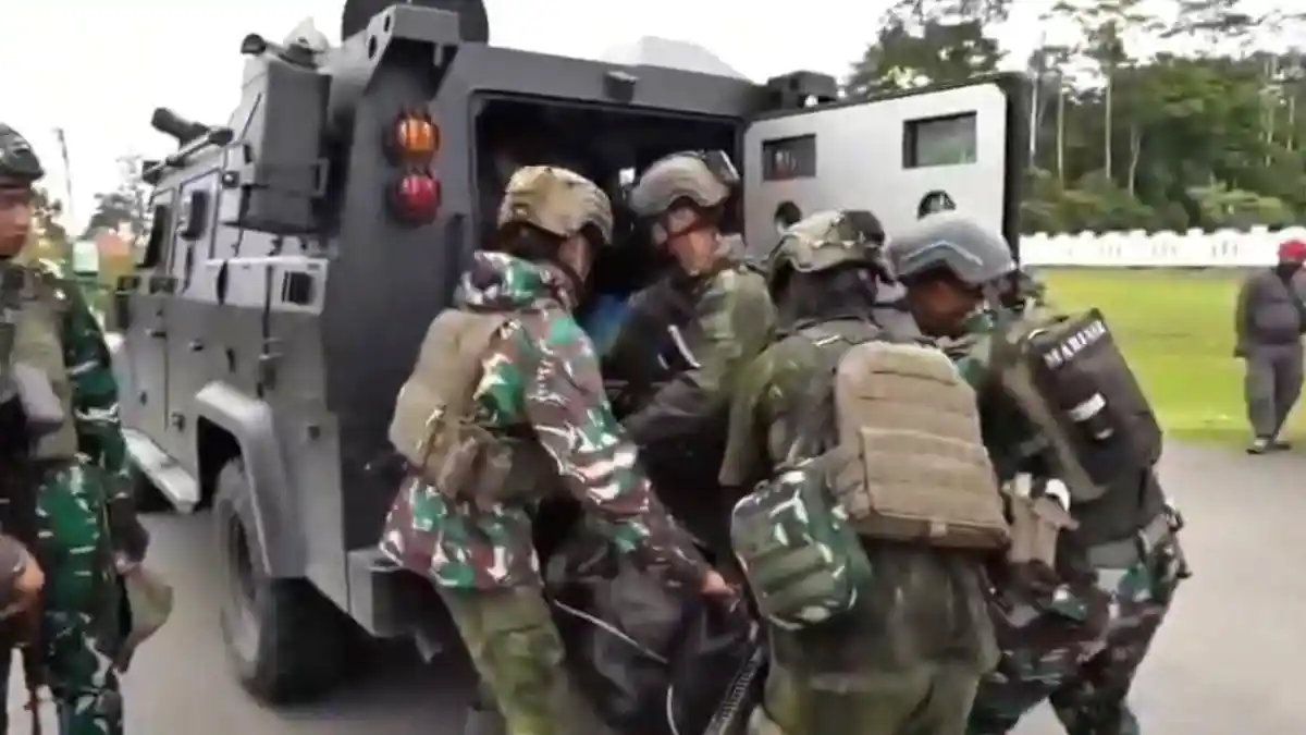 Evakuasi jenazah warga sipil berujung kontak senjata TNI dan OPM di Papua