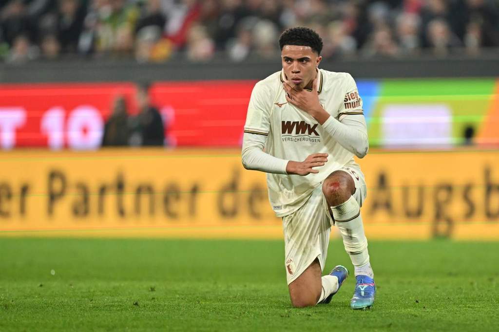 Noahkai Banks saat berlaga membela FC Augsburg di kompetisi Bundesliga Jerman