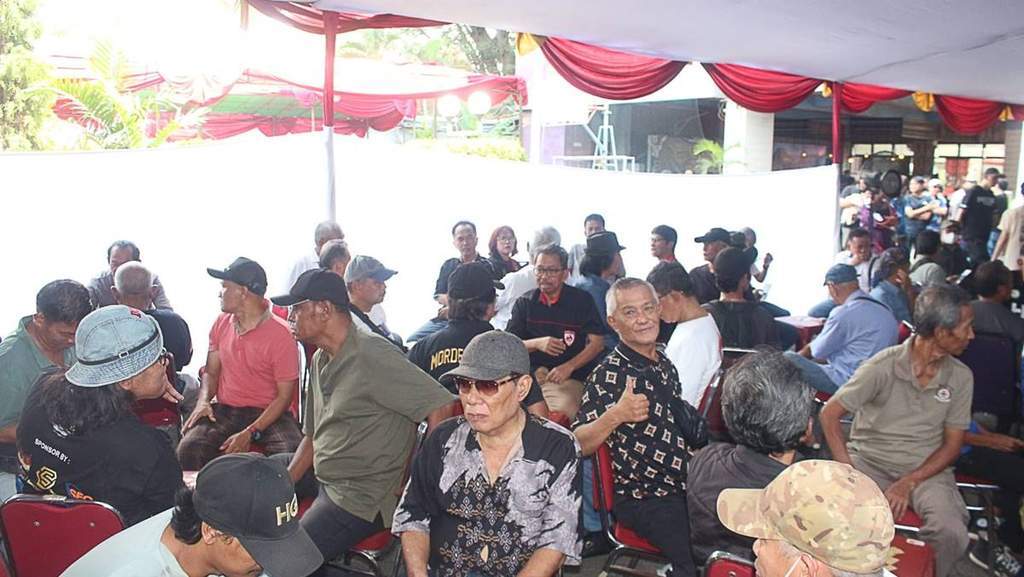 Fabian Sarundajang bersama pengurus POR MAESA DKI Jakarta saat pembukaan PORSENI