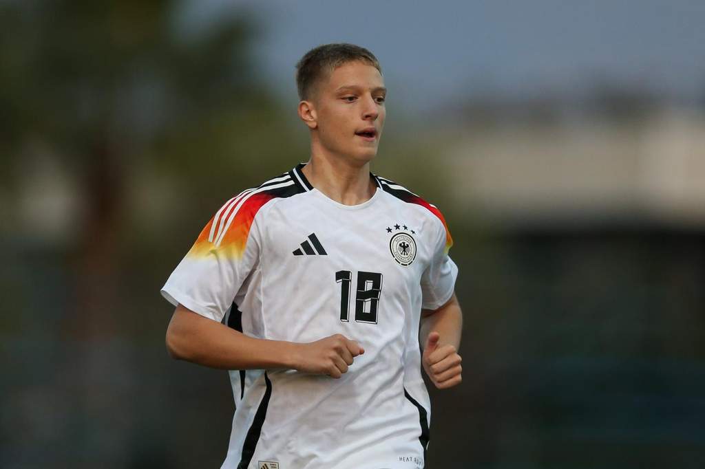 FC Bayern Sepakati Kontrak Profesional Pertama Erblin Osmani
