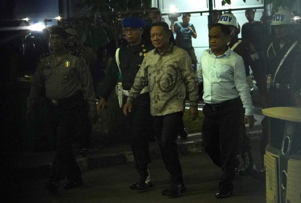 Febrie Adriansyah ditahan tanpa rompi tahanan dan borgol di Gedung Merah Putih KPK