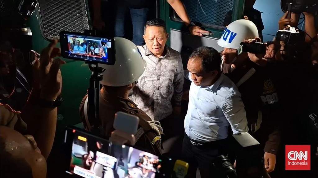 Febrie Adriansyah mantan Jampidsus ditahan penyidik Kejagung