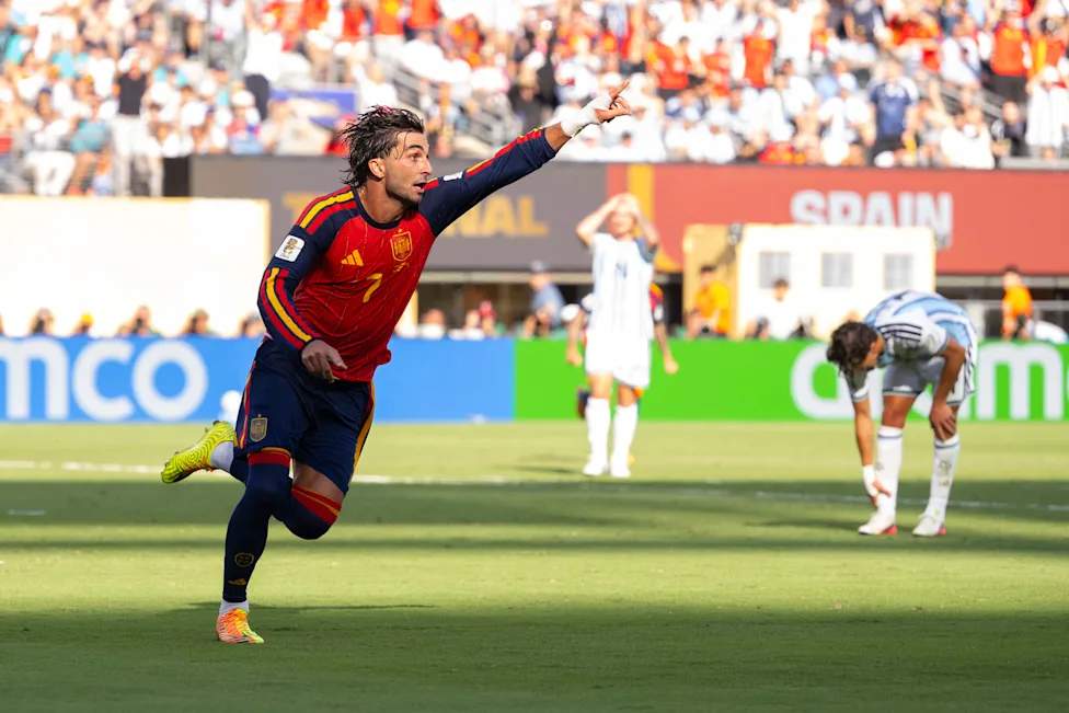 Ferran Torres merayakan gol untuk Spanyol di final Piala Dunia 2026 melawan Argentina