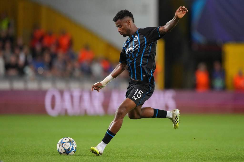 Gelandang Club Brugge Raphael Onyedika yang menjadi target transfer utama Eintracht Frankfurt