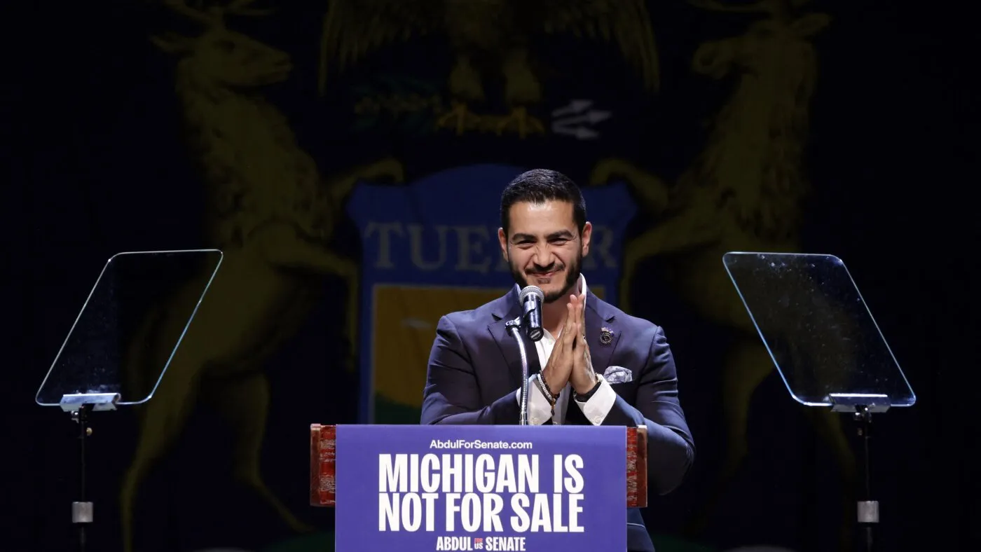 Suasana pemilu pendahuluan di Michigan menampilkan para pemilih memberikan suara