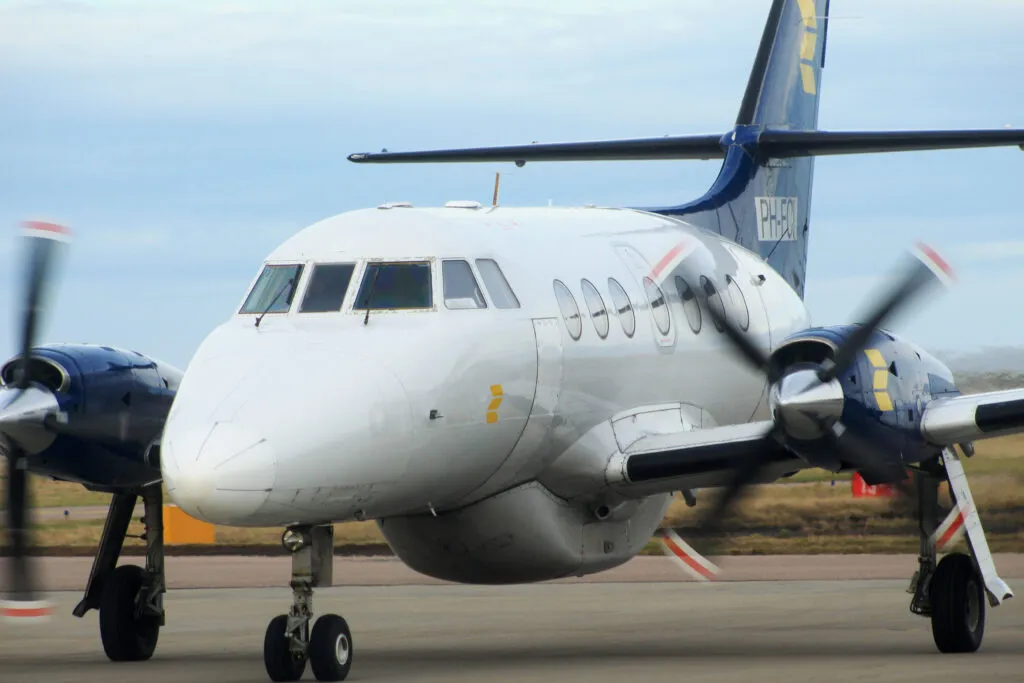 Pesawat komersial Air Charter Scotland melayani rute penerbangan regional Aberdeen Wick