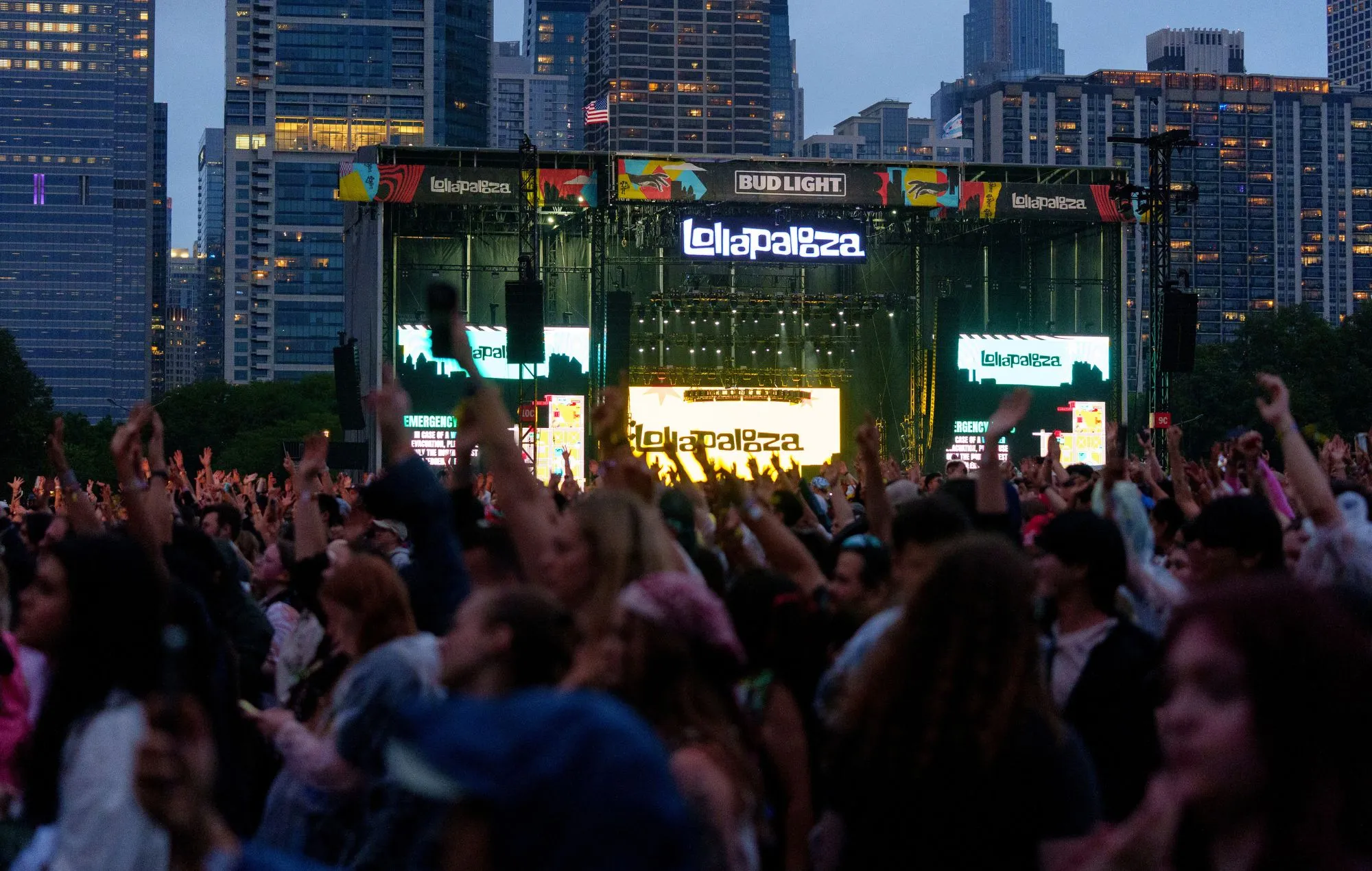 Aksi Penonton Lollapalooza Oper Kantong Air Kencing, Bikin Geger