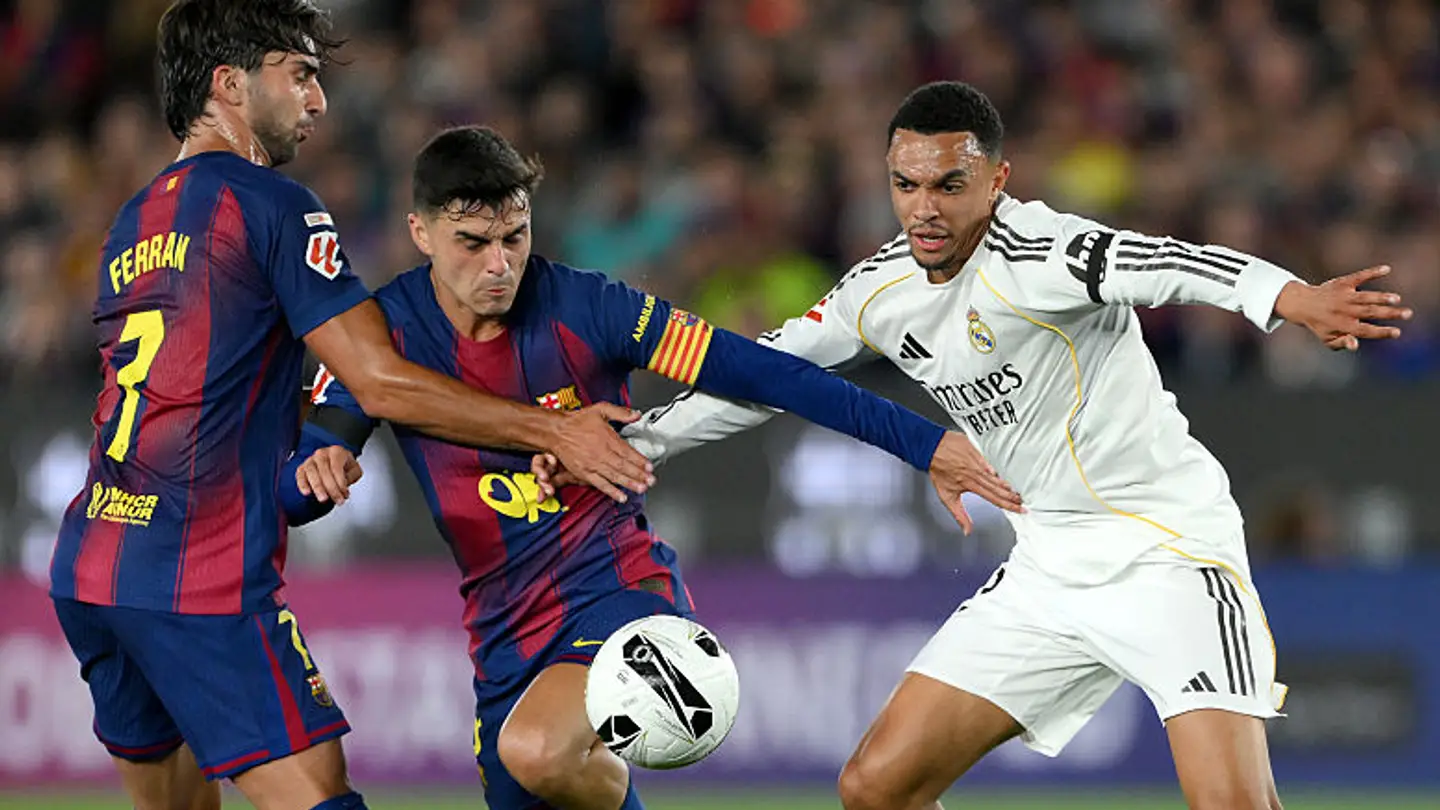 Stadion kandang Barcelona dan Real Madrid sebagai ilustrasi penundaan laga awal La Liga