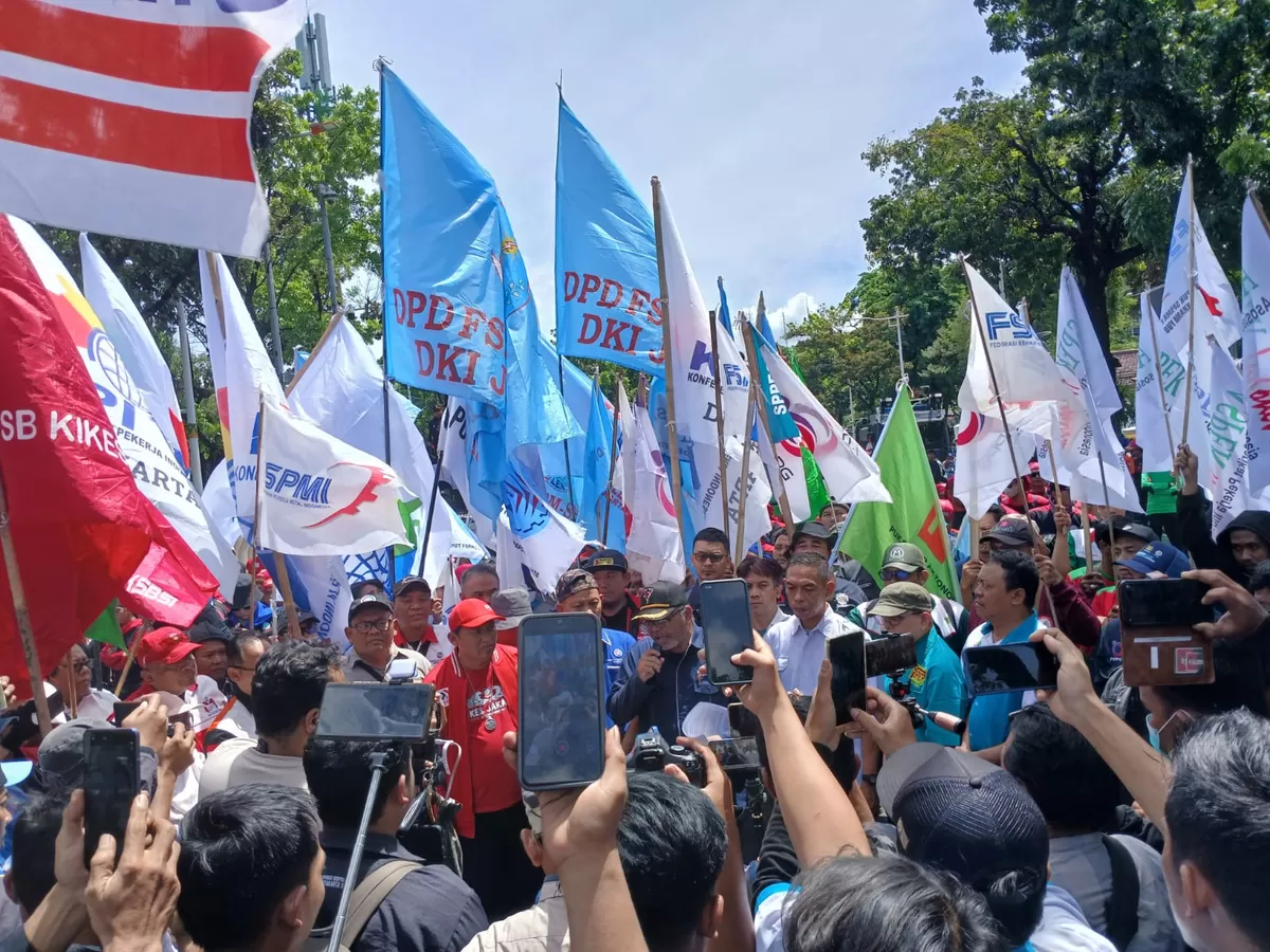 Presiden KSPI Said Iqbal saat memberikan keterangan pers terkait aksi buruh