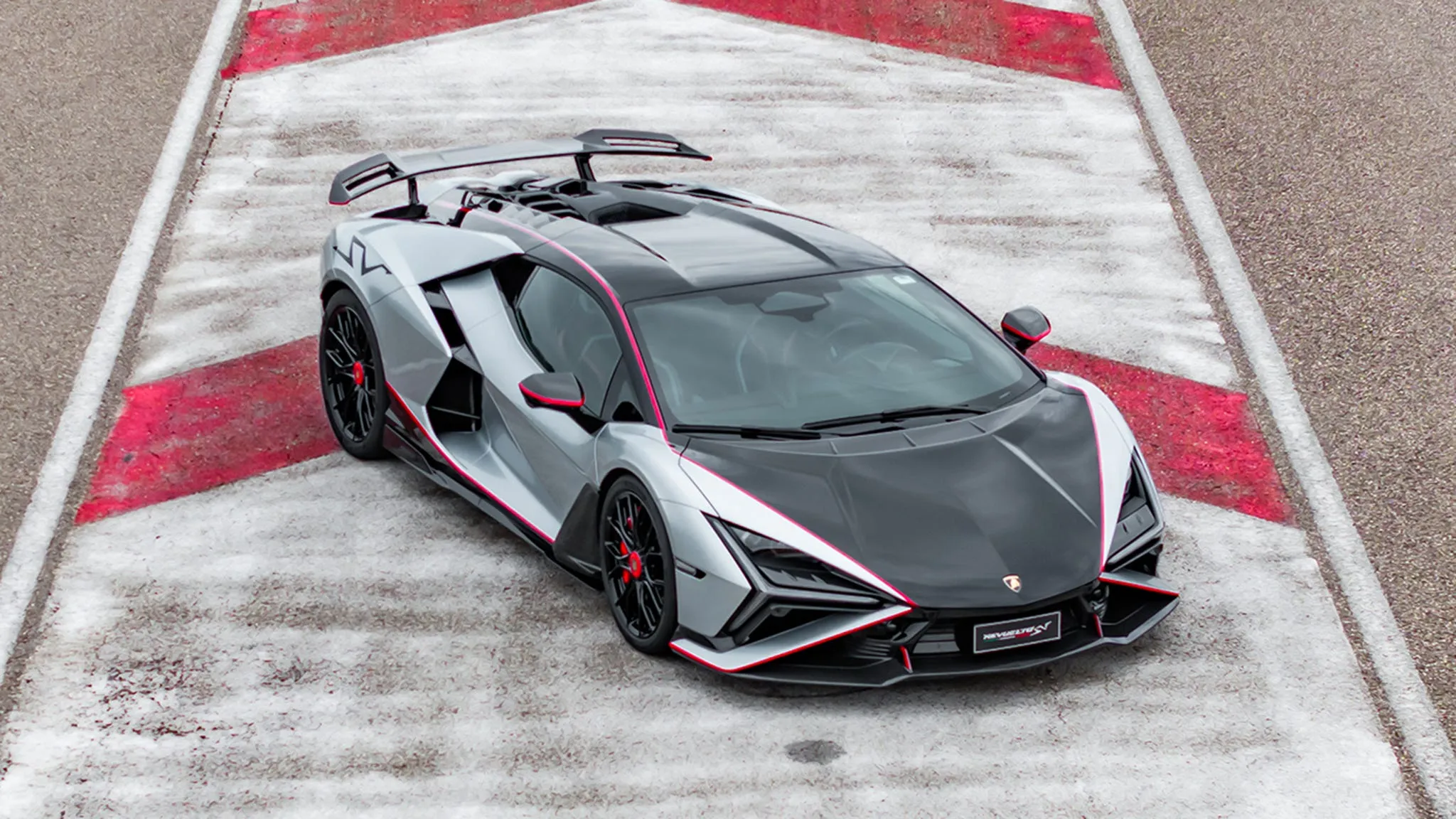 Lamborghini Revuelto SV melakukan pengujian di sirkuit Hockenheimring
