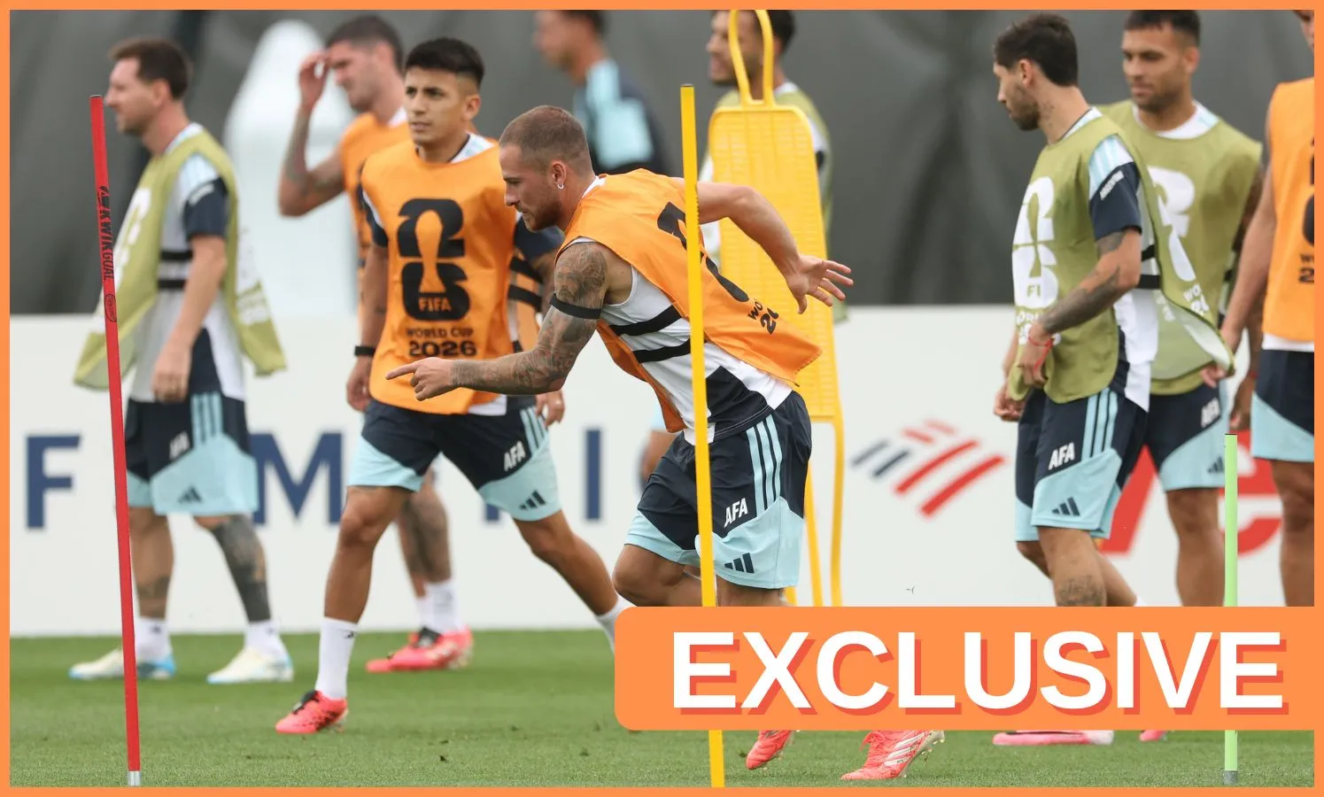Alexis Mac Allister merayakan gol bersama skuad Liverpool di Liga Inggris