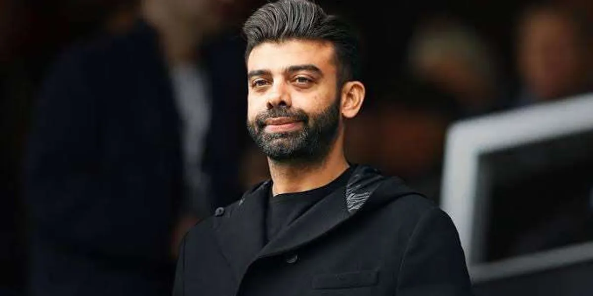 Amit Bhatia memimpin konsorsium investor untuk membeli saham Liverpool bersama Jeff Bezos
